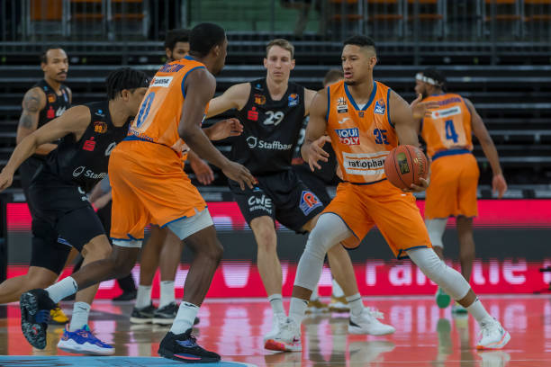 在防守端的 在防守端的